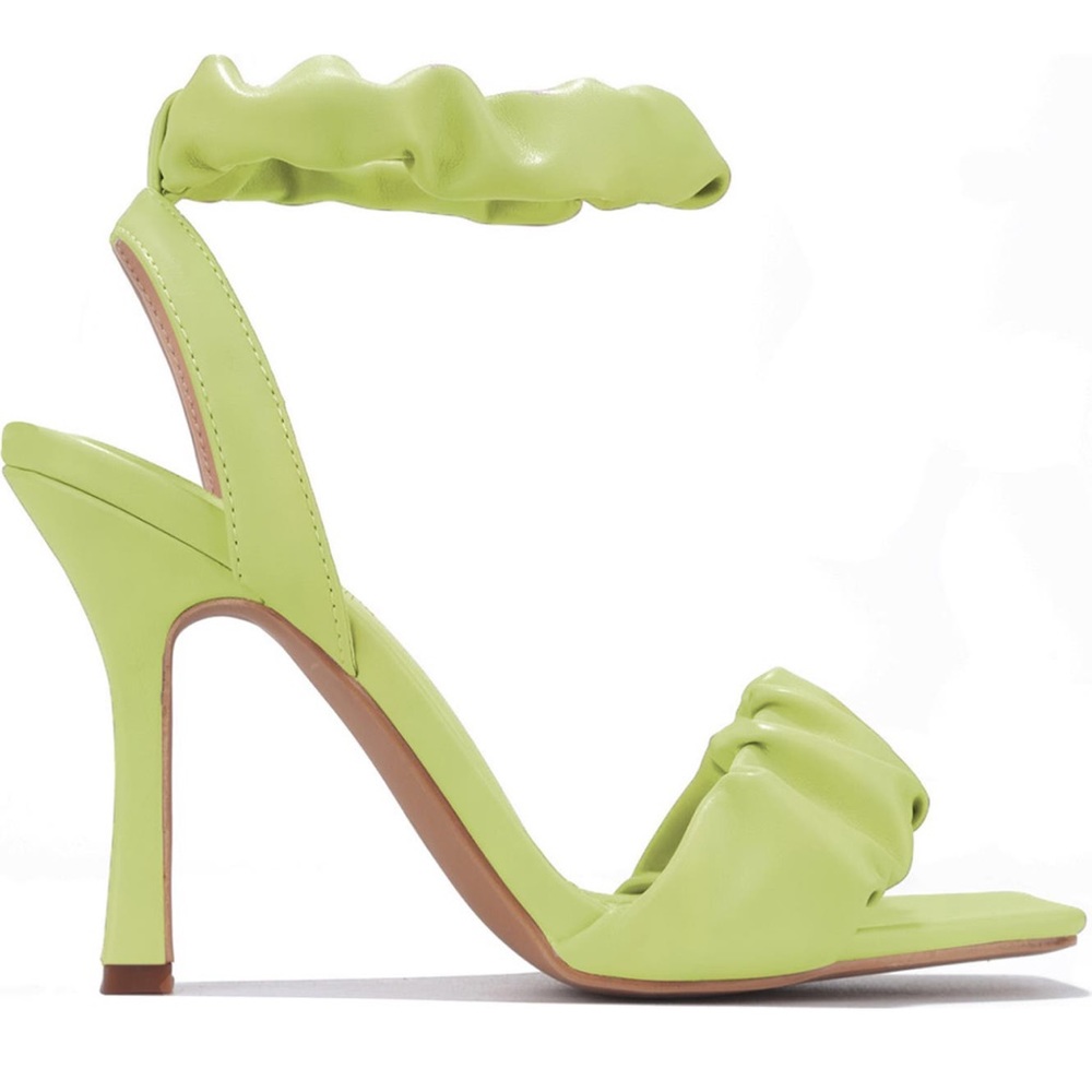 NWT Cape Robbin two strap green heels